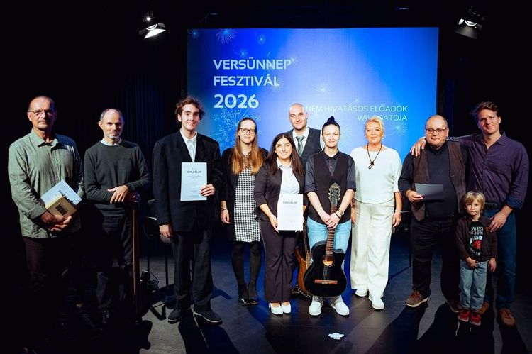 Versünnepen diákunk