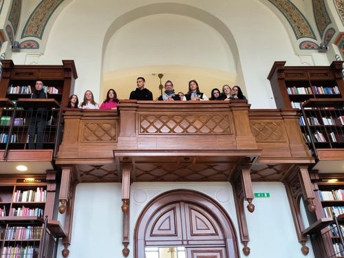 Rendhagyó magyar- és történelemóra a Prímási levéltárban